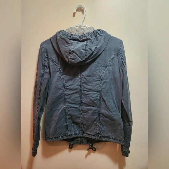 Lightweight Jacket - Picture 2 of 3